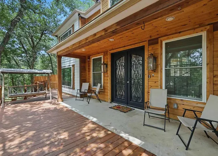 Scenic 4br Worth Ample Parking Fort Worth