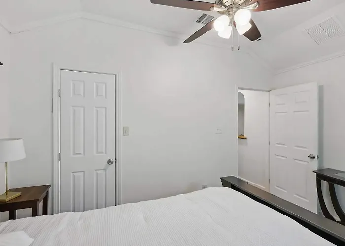 Ferienhaus Scenic 4br Worth Ample Parking