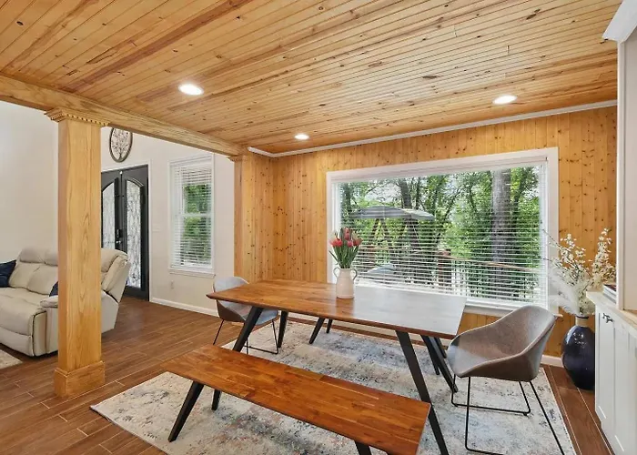 Scenic 4br Worth Ample Parking * Fort Worth