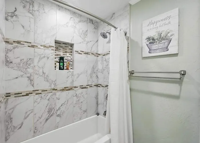 Scenic 4br Worth Ample Parking Fort Worth