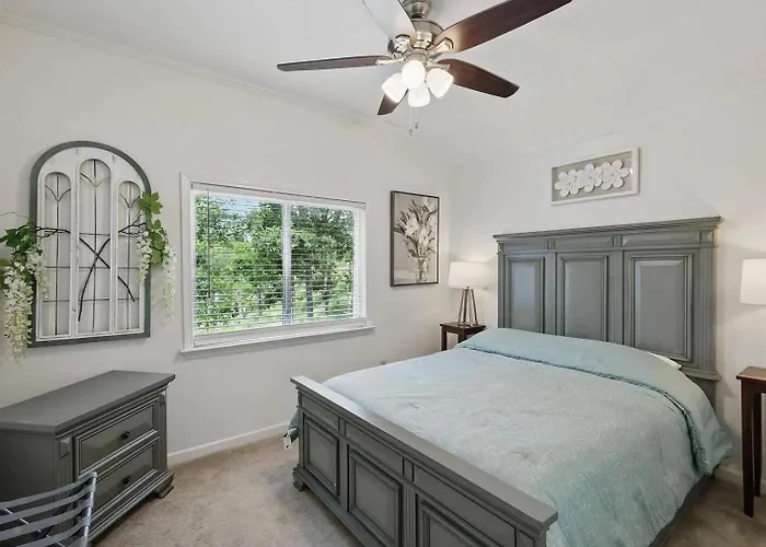 Scenic 4br Worth Ample Parking Fort Worth