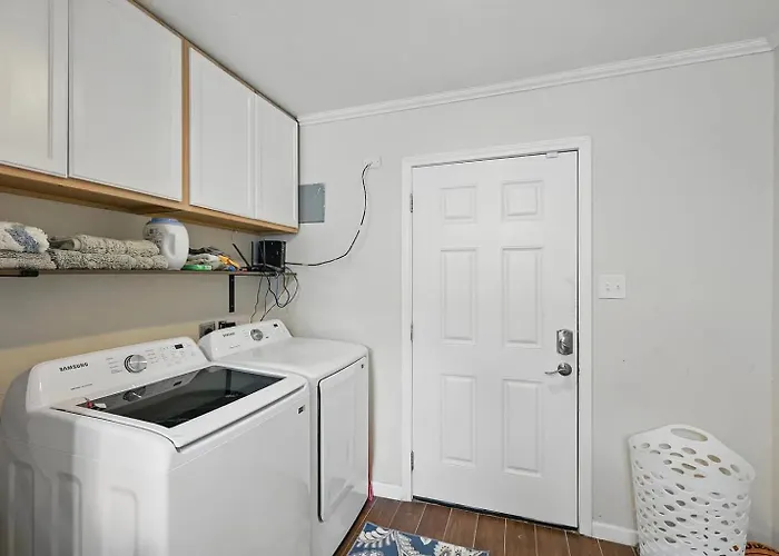 Scenic 4br Worth Ample Parking Fort Worth