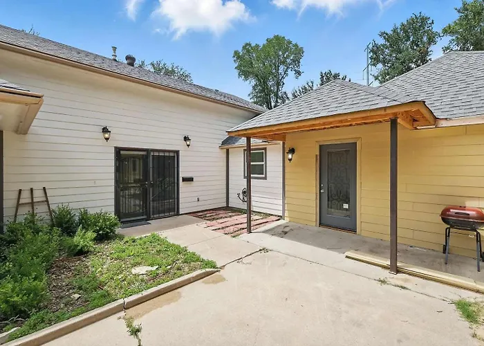Scenic 4br Worth Ample Parking