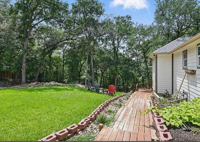 Scenic 4br Worth Ample Parking * Fort Worth